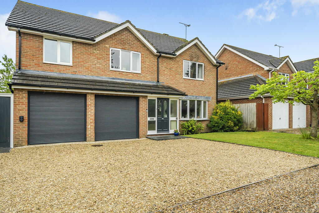 5 bedroom detached house for sale in St. James Way, Durrington, SP4