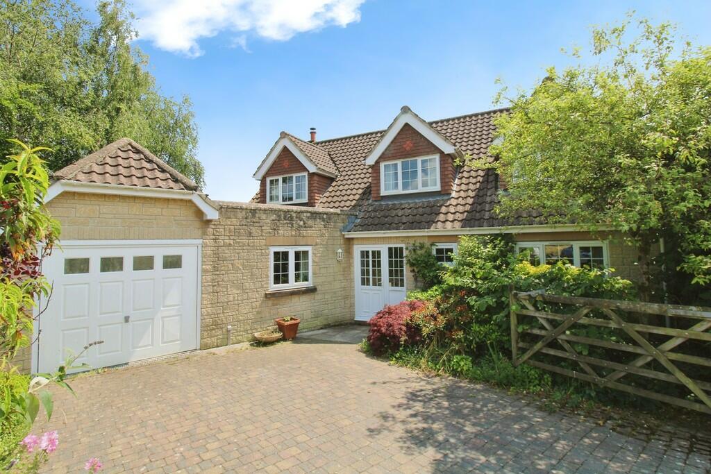 3 bedroom detached house for sale in Hindon Road, Dinton, Salisbury, SP3