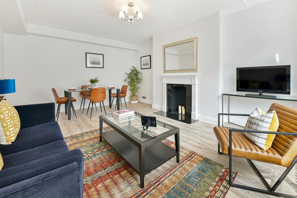 Main image of property: 2 bedroom Top Floor Flat in Richmond Court