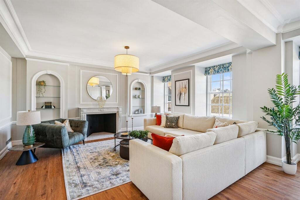 Main image of property: 3 bedroom 2nd Floor and Above Flat in Grosvenor Square