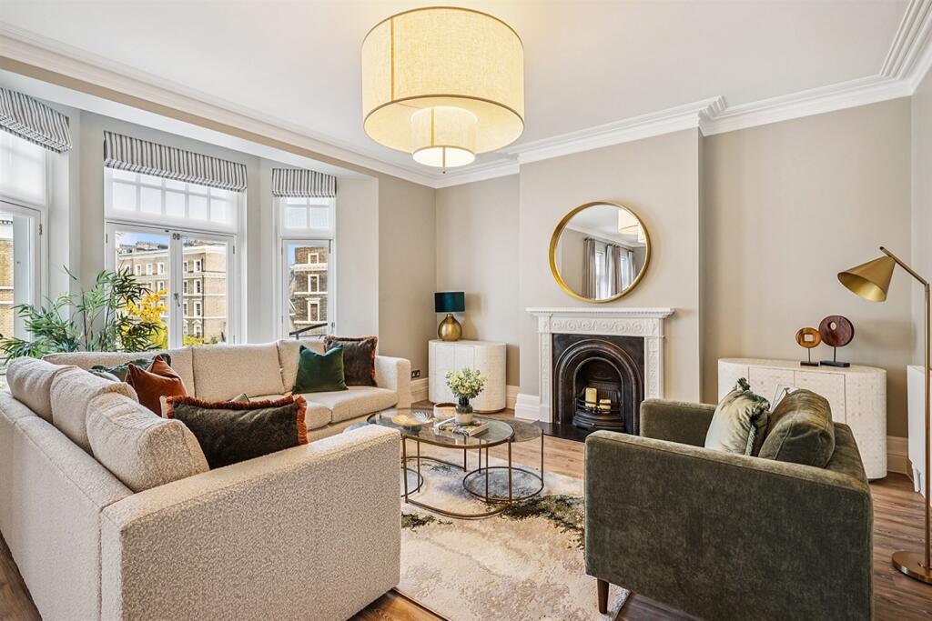 Main image of property: 4 bedroom 2nd Floor and Above Flat in St Georges Court