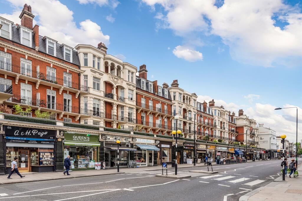 Main image of property: 4 bedroom 2nd Floor and Above Flat in St Georges Court