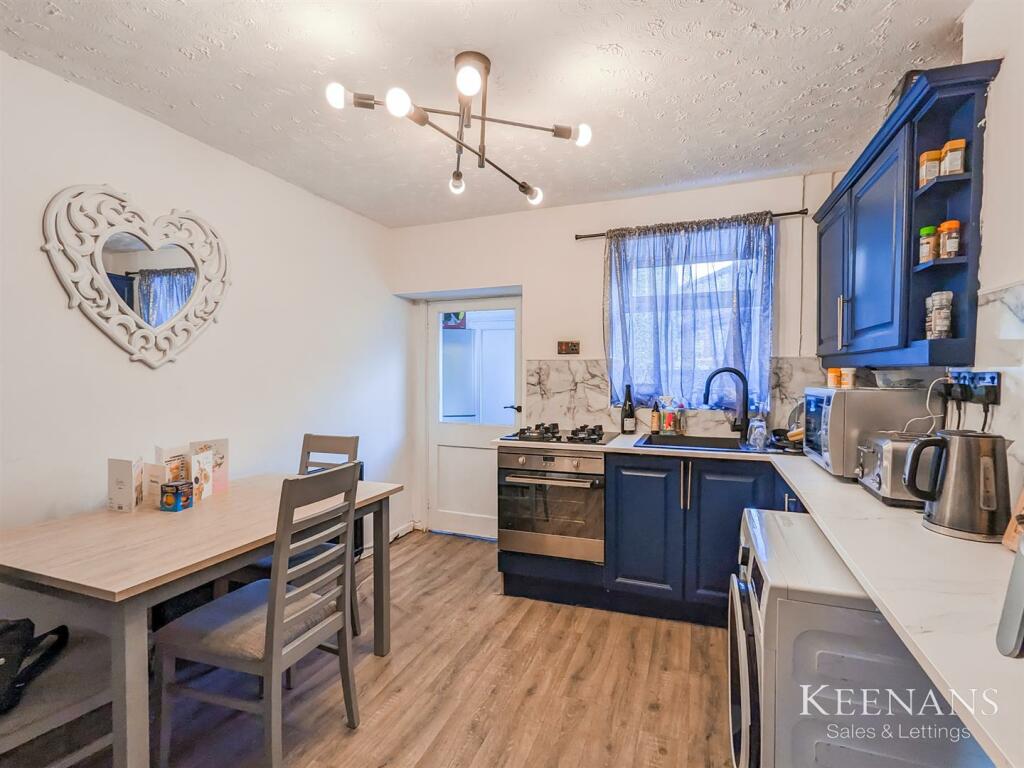 2 bedroom terraced house for sale in Lowergate, Clitheroe, BB7