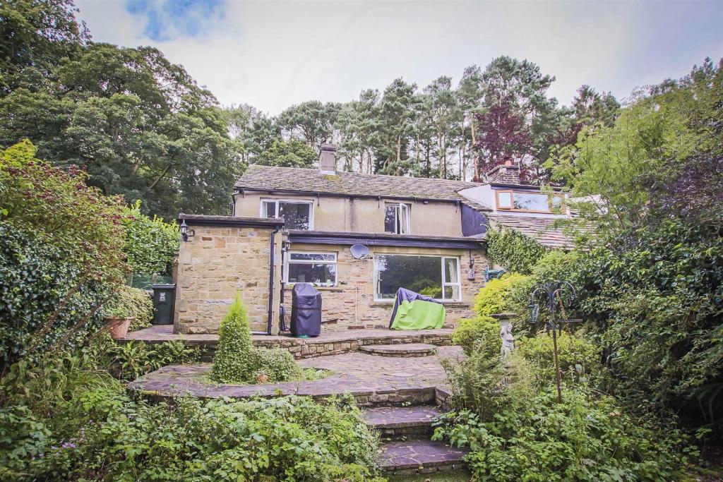 3 bedroom cottage for sale in Off Lane, Read, BB12