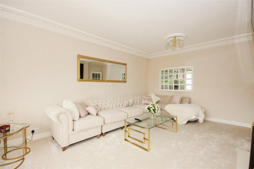 3 bedroom bungalow for sale in Garden Crescent, Rotherham