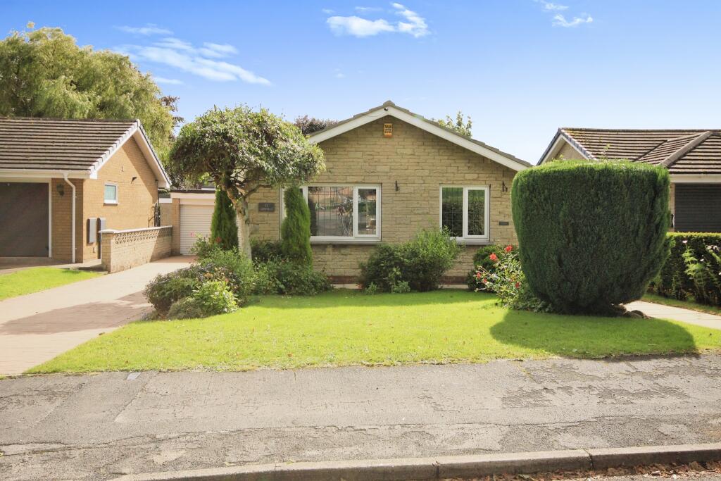 3 bedroom bungalow for sale in Gill Close, Wickersley, Rotherham, South