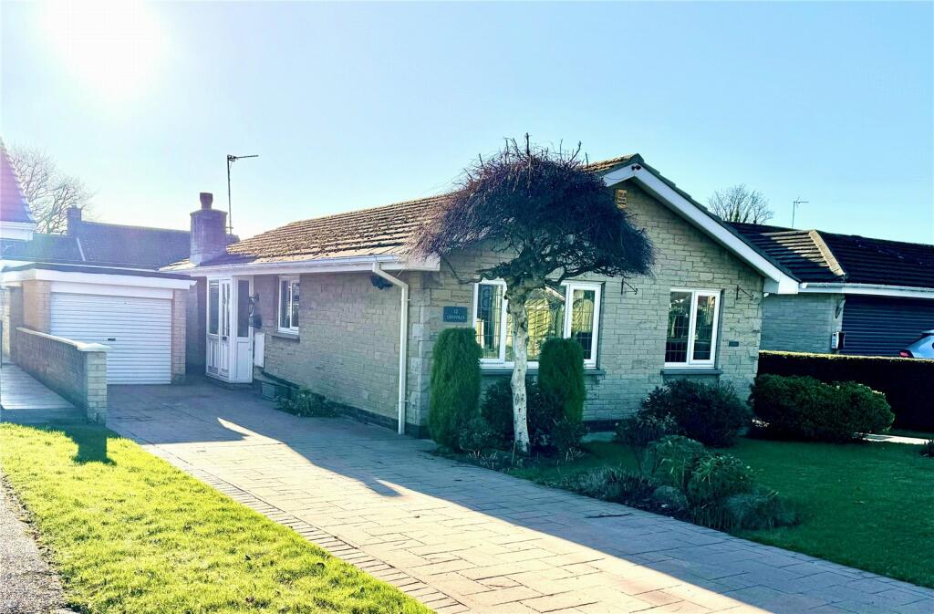 3 bedroom bungalow for sale in Gill Close, Wickersley, Rotherham, South