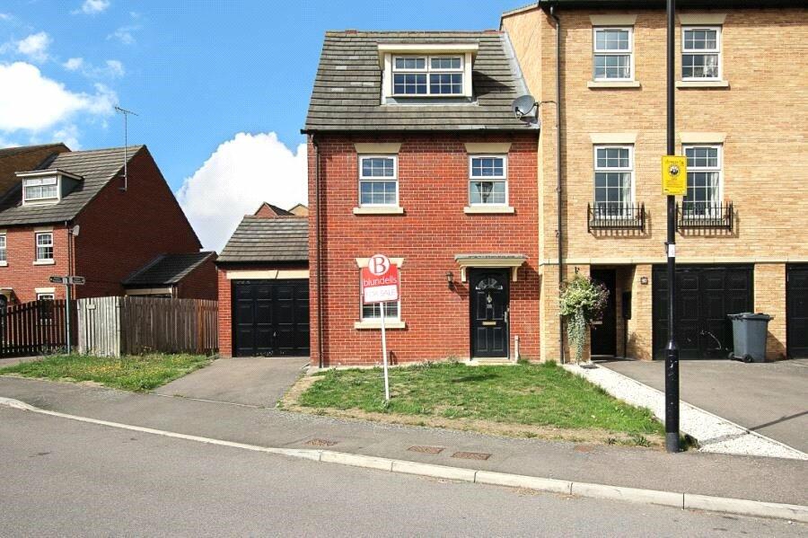 3 bedroom end of terrace house for sale in Blue Mans Way, Catcliffe