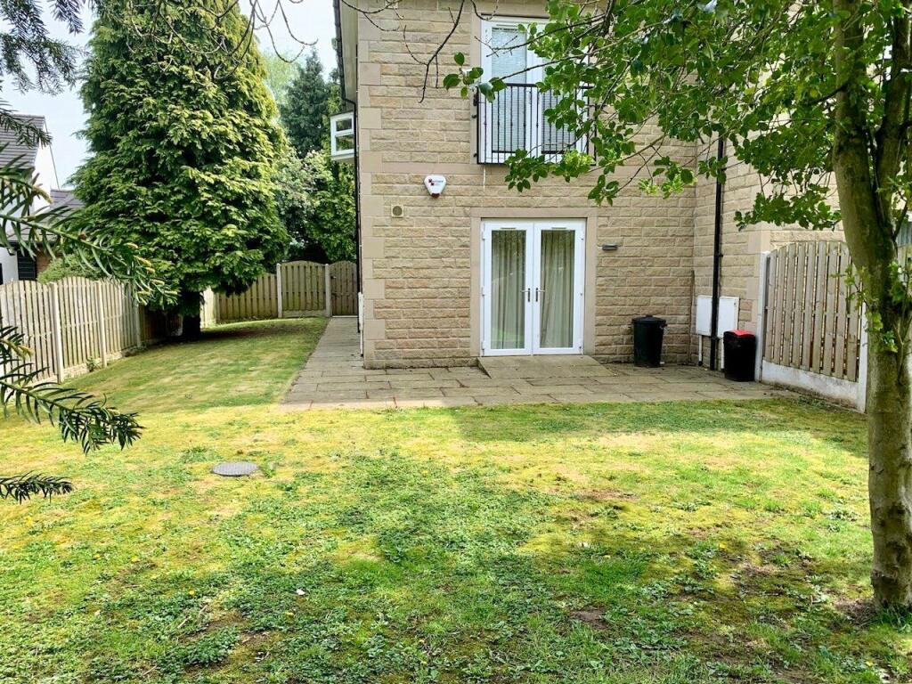 2 bedroom flat for sale in Doncaster Road, Thrybergh, Rotherham, South