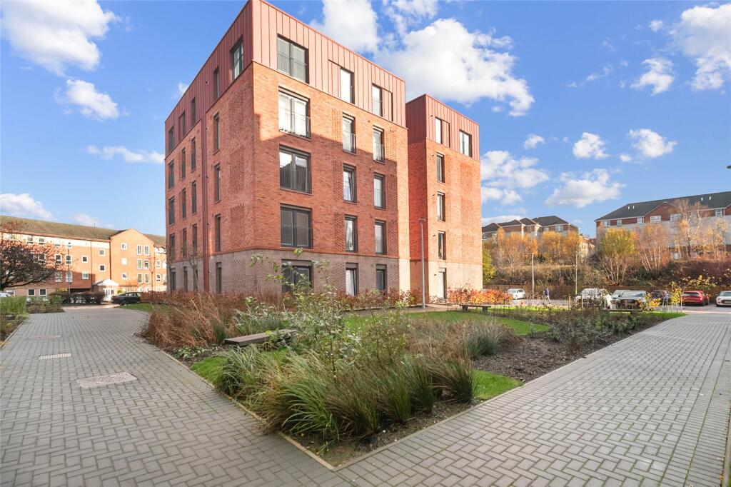 Main image of property: Flat 4/2, 10 Greenholme Street, Glasgow, Glasgow City, G44