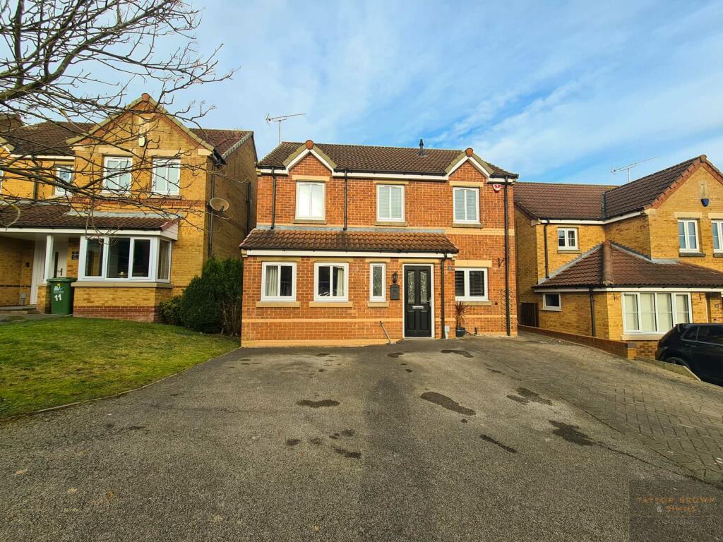 5 bedroom detached house for sale in Chatsworth Way, Heanor, DE75