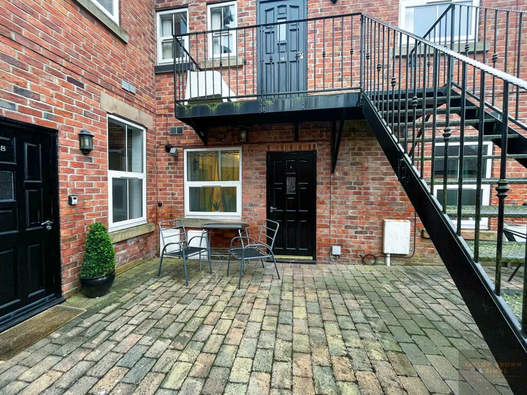 1 bedroom flat for sale in Flat 4, Robinsons Court, 35 Mundy Street