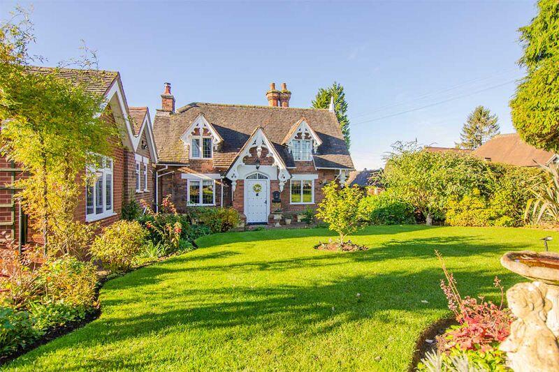 3 bedroom character property for sale in Upper Way, Upper Longdon