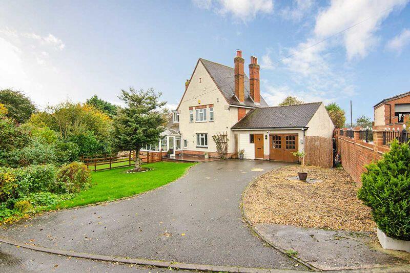 3 bedroom detached house for sale in Sandown House, Woodland Road