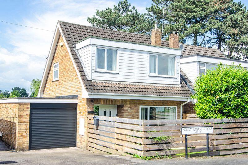 3 bedroom detached house for sale in Hollylodge Close, Rugeley, WS15