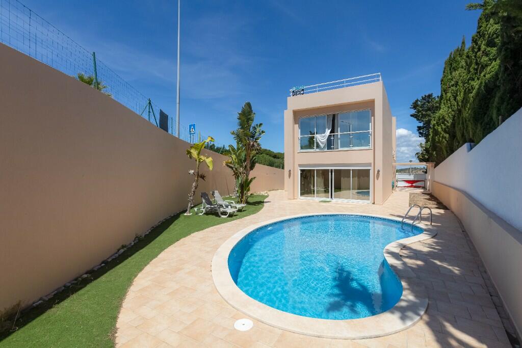 Villa for sale in Praia da Luz, Algarve