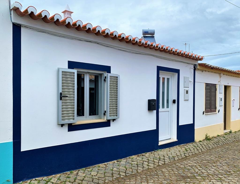2 bedroom village house for sale in Barão De São João, Algarve, Portugal