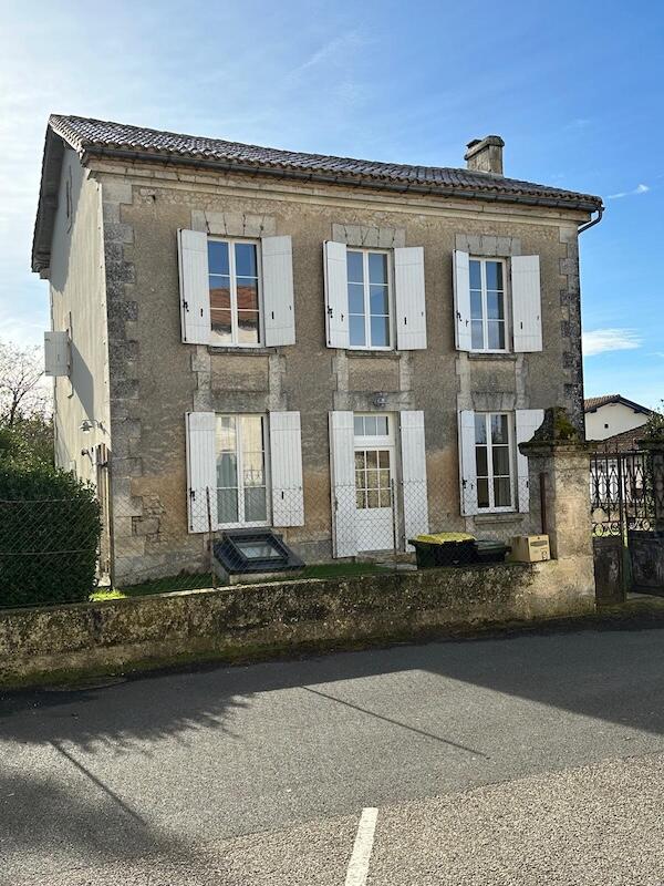Main image of property: Aubeterre-sur-Dronne, Charente, Poitou-Charentes