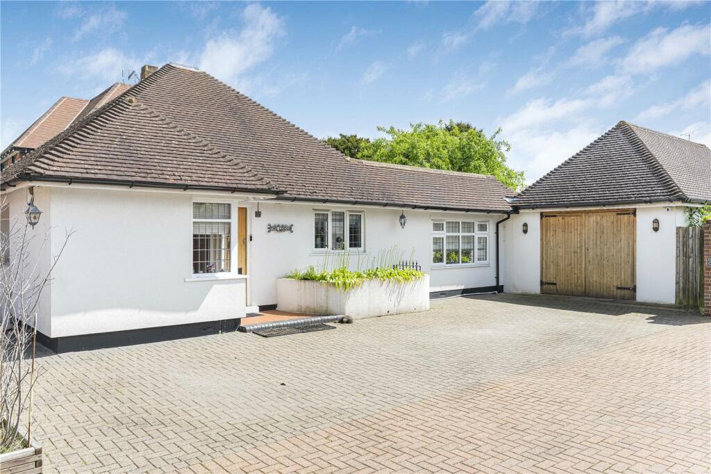 4 bedroom bungalow for sale in Bickley Park Road, Bromley, BR1