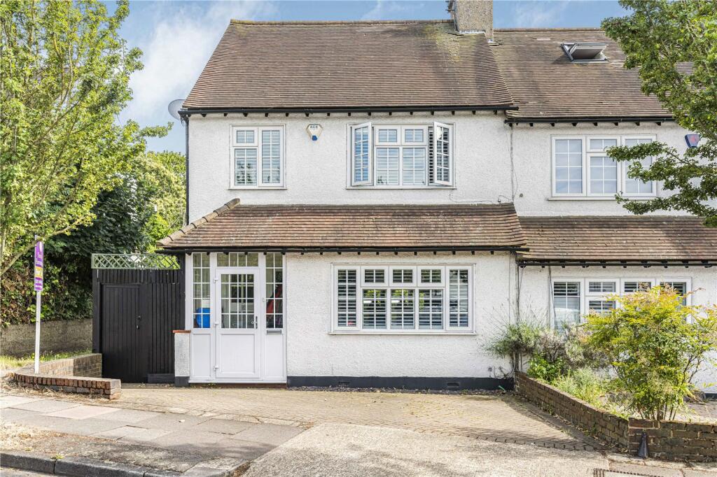 3 bedroom semidetached house for sale in Nightingale Lane, Bromley, BR1