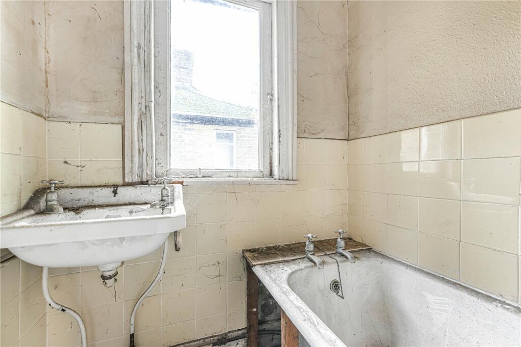 Additional property image - Farwig Lane, Bromley, BR1
