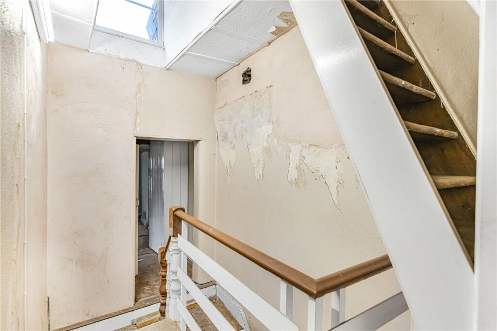 Additional property image - Farwig Lane, Bromley, BR1