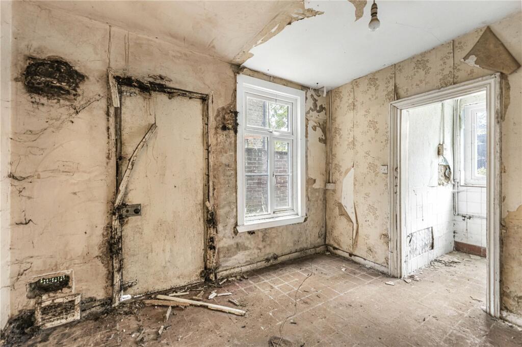Additional property image - Farwig Lane, Bromley, BR1