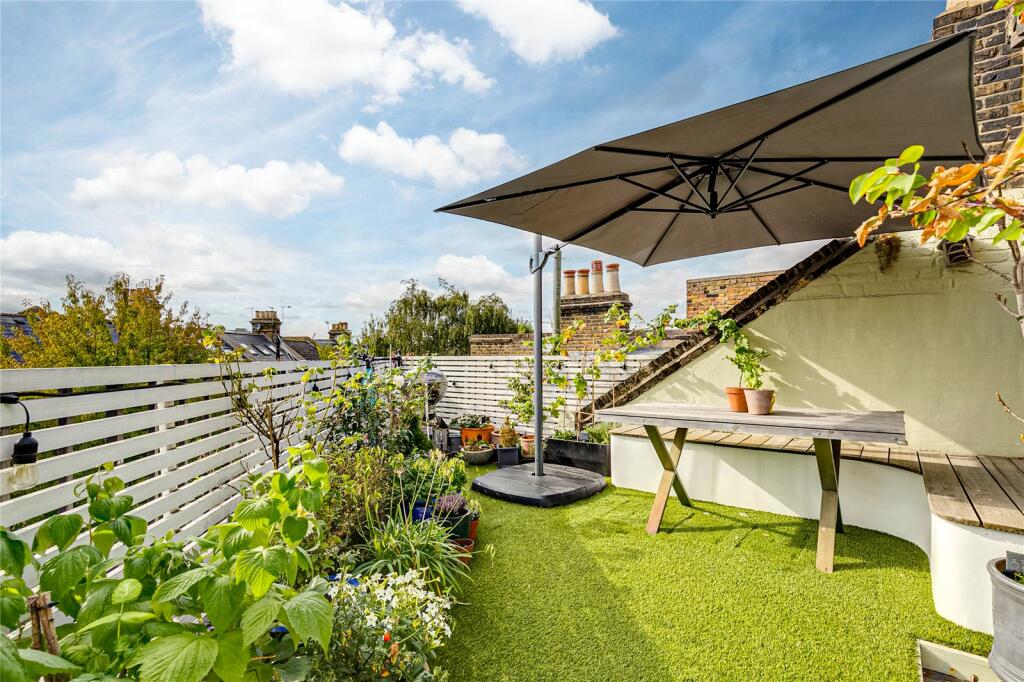 2 bedroom property for sale in Parma Crescent, SW11