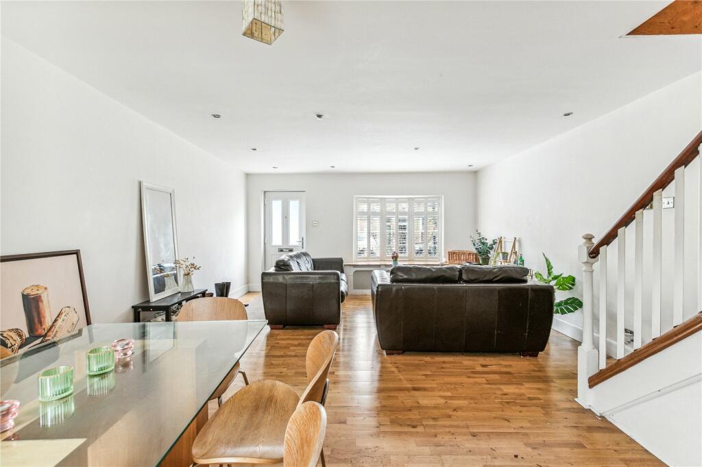 3 bedroom house for sale in Eversleigh Road, SW11