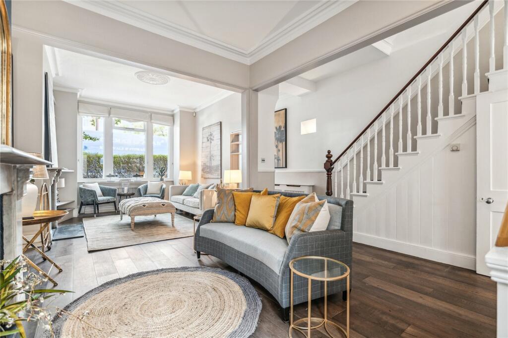 5 bedroom terraced house for sale in Manchuria Road, SW11