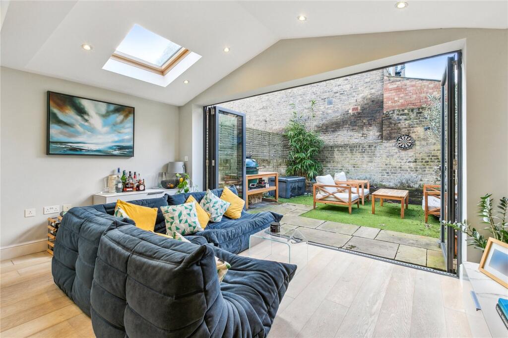 Main image of property: Taybridge Road, SW11