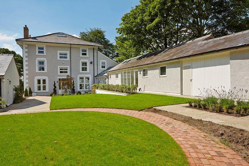 5 bedroom detached house for sale in Lindley Hurst, Lancaster Lane