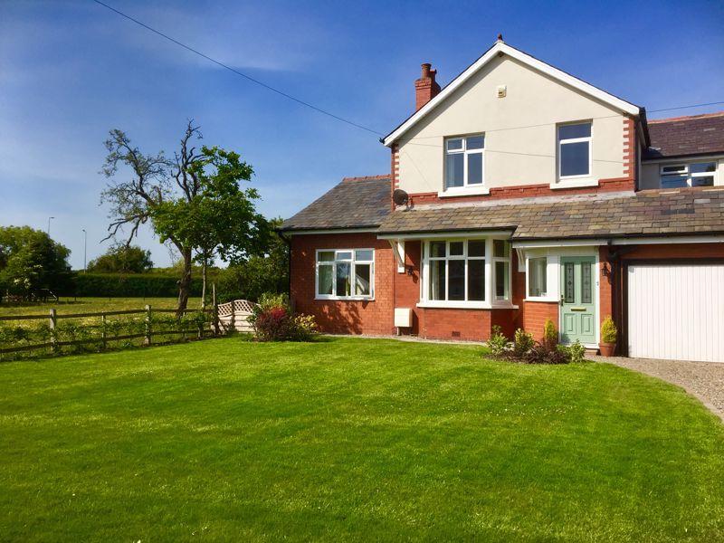 5 bedroom detached house for sale in Mere House, 21 The Gravel, Mere
