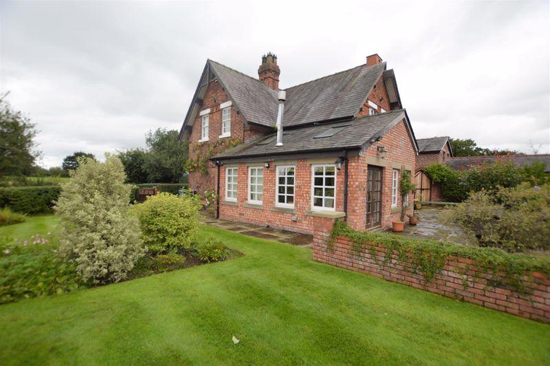 3 bedroom detached house for sale in Ulnes Walton Lane, Ulnes Walton
