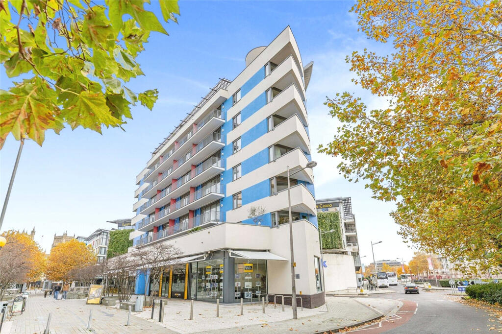 1 bedroom apartment for rent in Waverley House, Cathedral Walk, BS1
