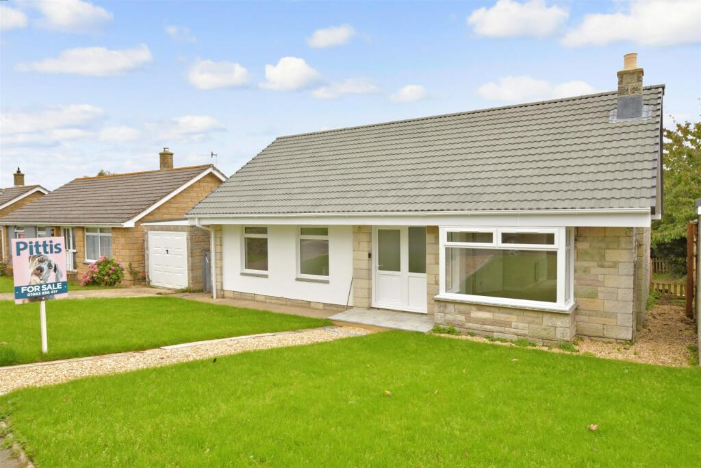 3 bedroom detached bungalow for sale in Bannock Road, Whitwell, Isle of