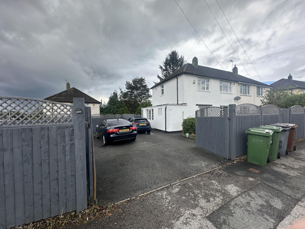 Main image of property: Deanswood View,  Leeds, LS17