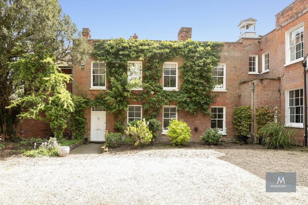 5 bedroom terraced house for sale in Coopersale Lane, Theydon Bois