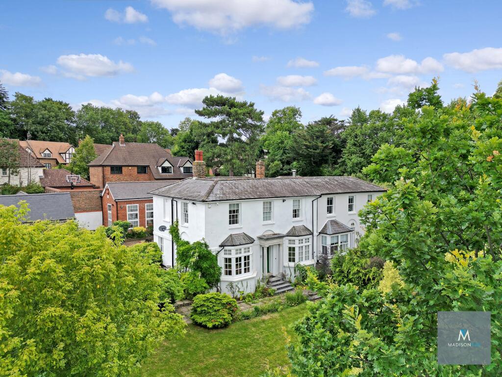 5 bedroom semidetached house for sale in High Road, Loughton, Essex, IG10