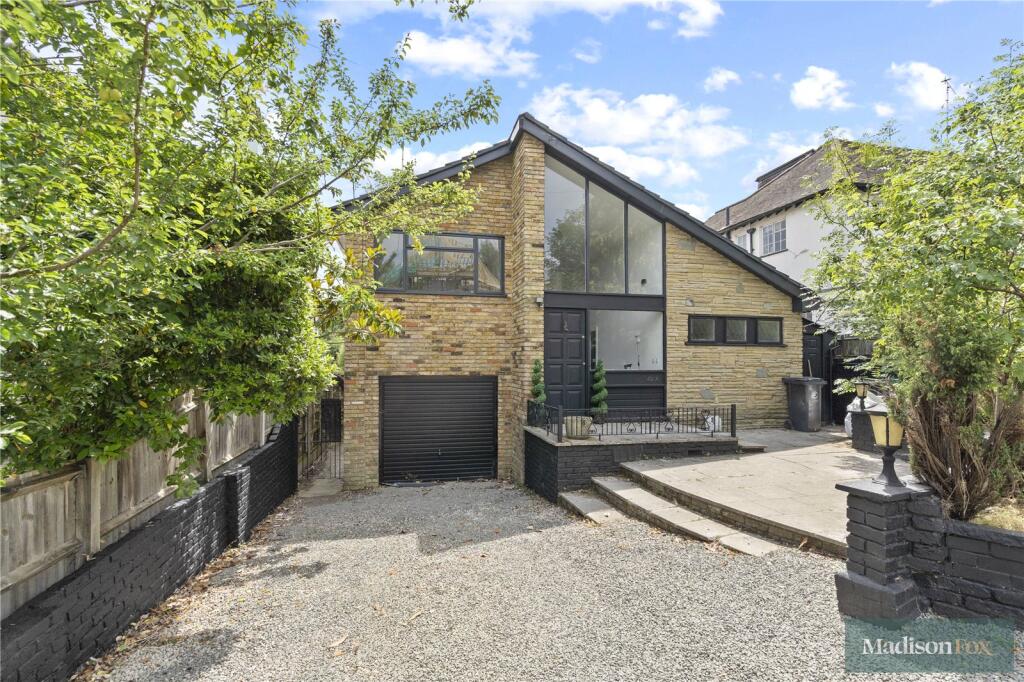 Main image of property: The Avenue, Loughton, Essex, IG10