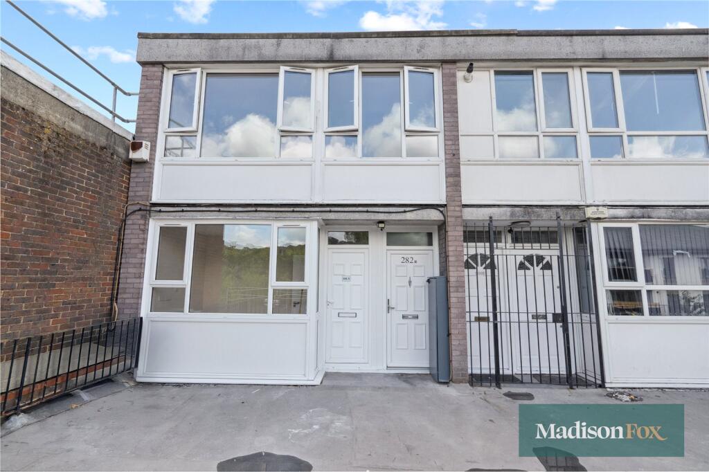 Main image of property: High Road, Loughton, Essex, IG10