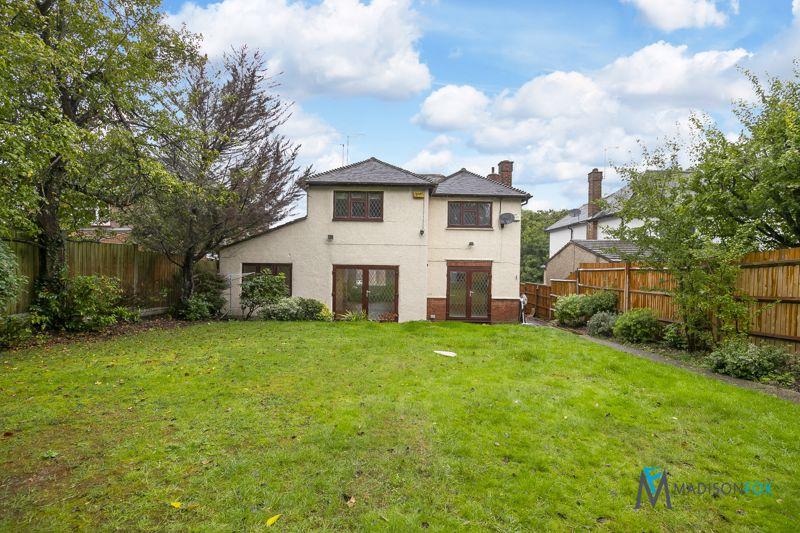 4 bedroom detached house for sale in Dickens Rise, Chigwell, IG7