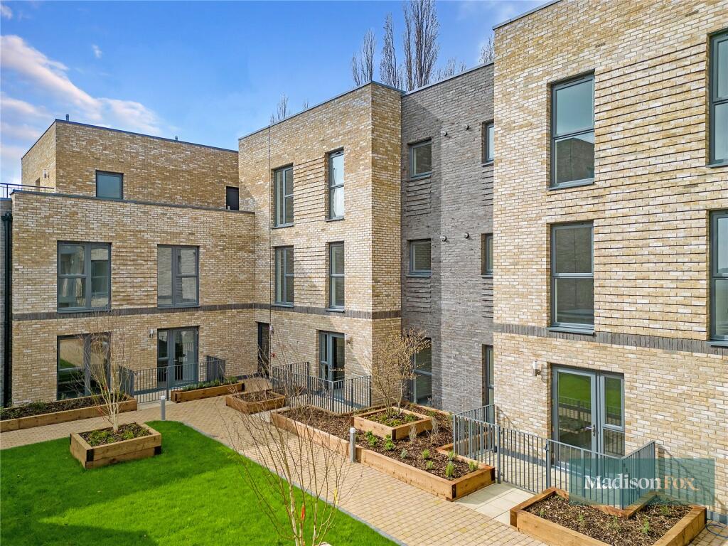 Main image of property: Luctons Close, Loughton, Essex, IG10