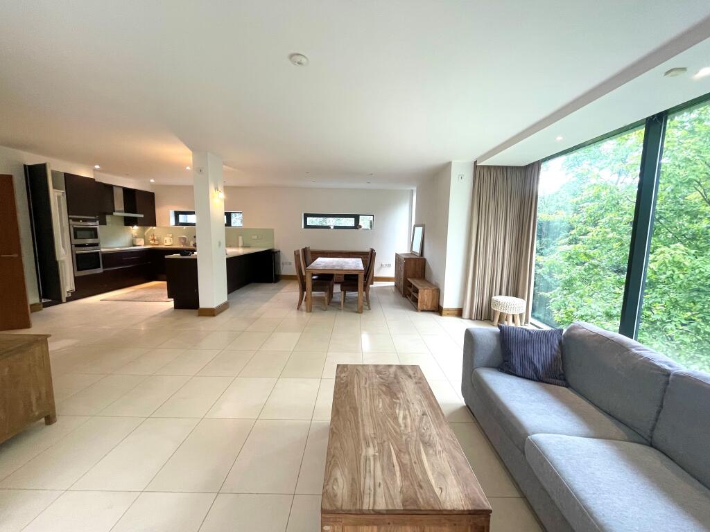 Main image of property: Woodsend, 135a Barlow Moor Road, M20 2PW