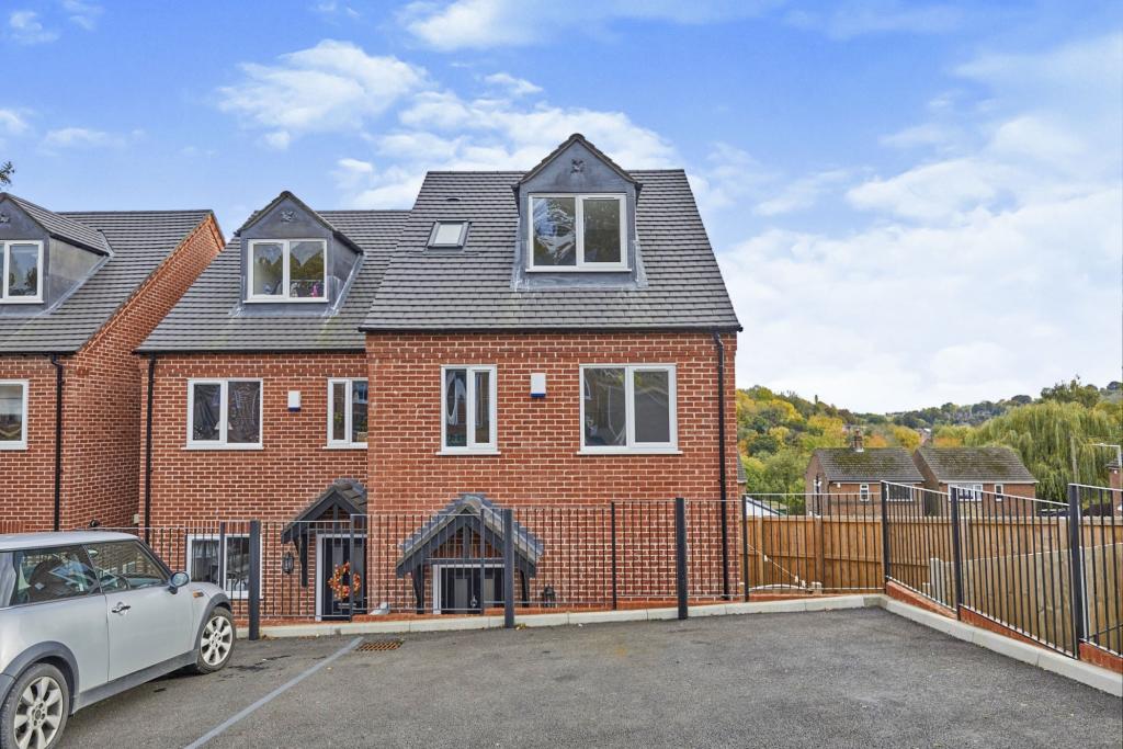 3 bedroom semidetached house for sale in Amber Gardens, Ambergate