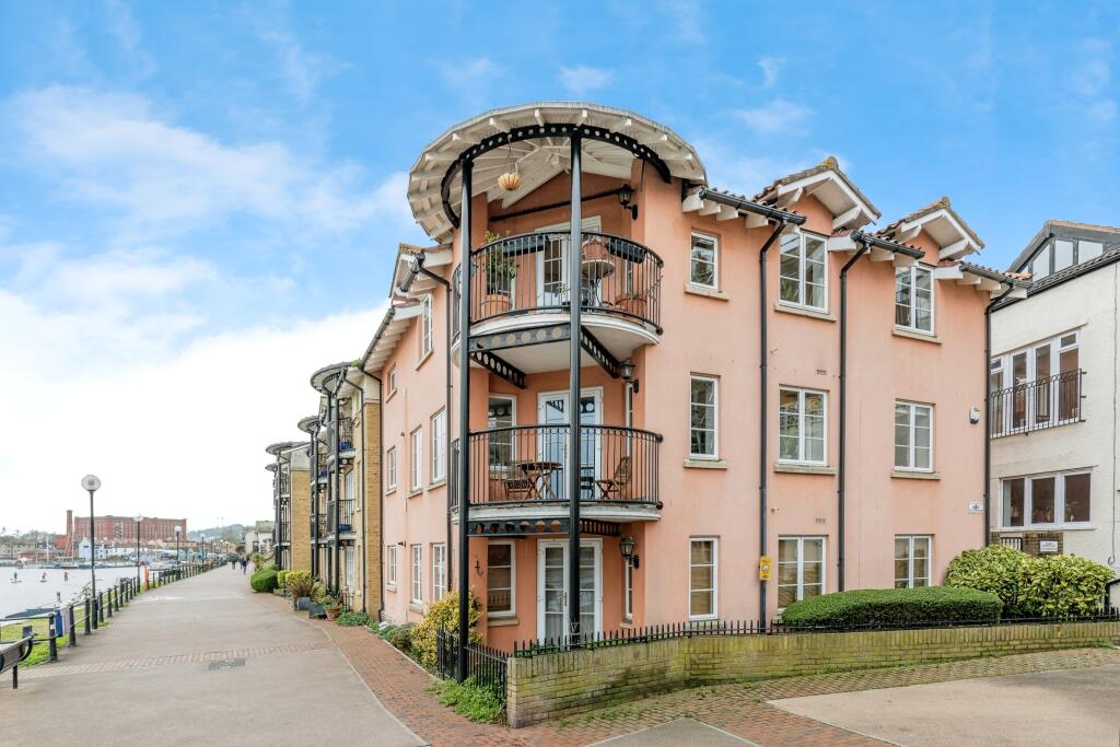 2 bedroom flat for sale in Pooles Wharf Court, Bristol, BS8