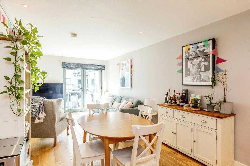 2 bedroom flat for sale in Central Quay North, Broad Quay, Bristol, BS1