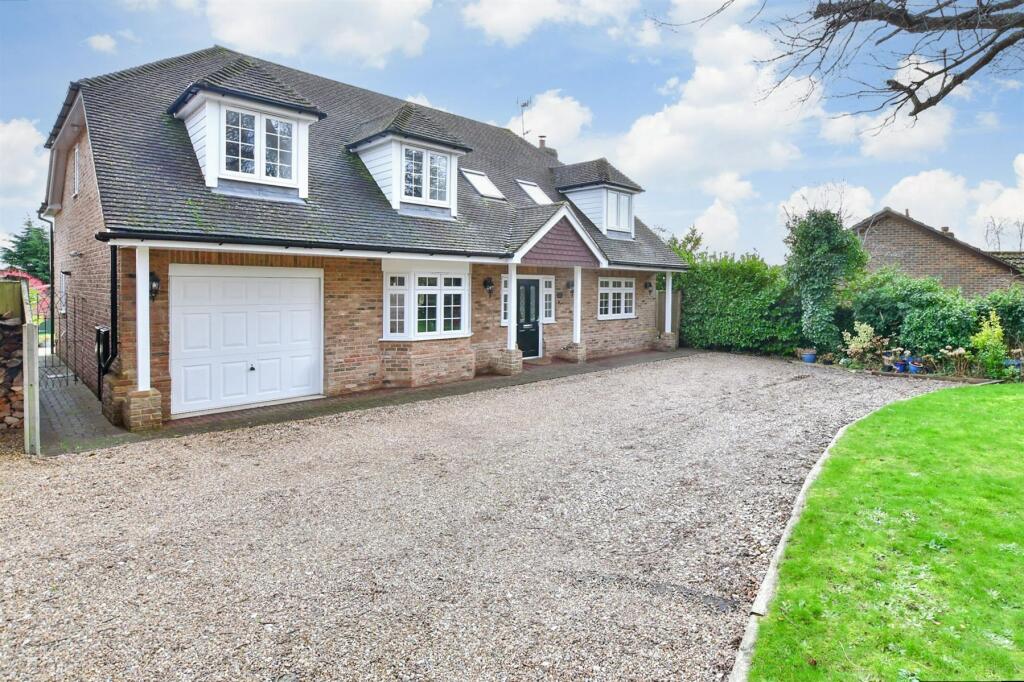 4 bedroom detached house for sale in Grove Green Lane, Weavering, Maidstone, Kent, ME14