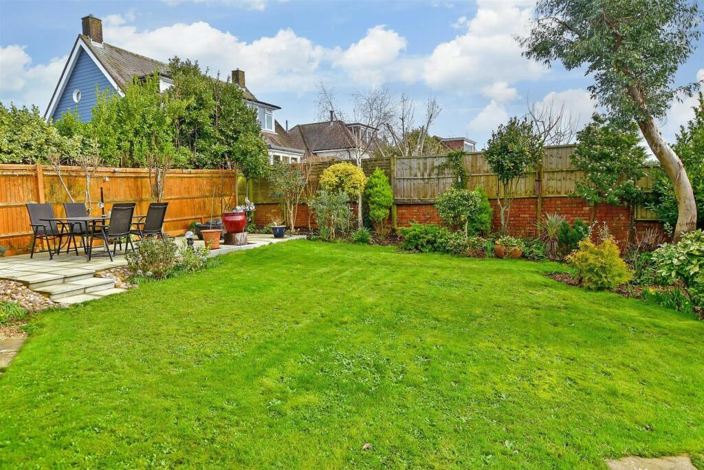 2 bedroom detached bungalow for sale in Chute Avenue, High Salvington, Worthing, West Sussex, BN13