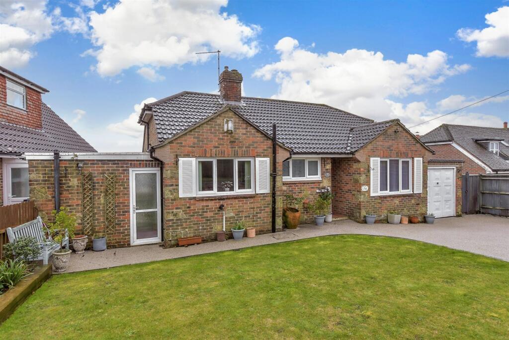 2 bedroom detached bungalow for sale in Foxley Lane, Worthing, West Sussex, BN13